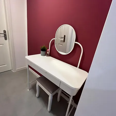 Hub 12 - Mit Balkon Hostal