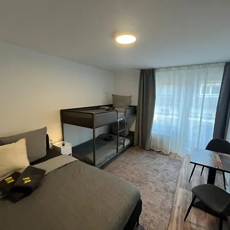 Hostal Hub 12 - Mit Balkon