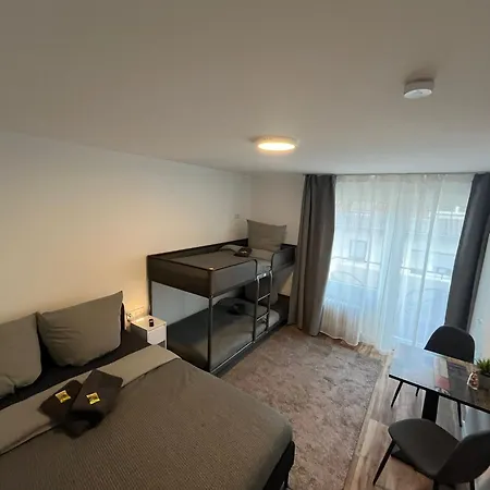 Hostal Hub 12 - Mit Balkon