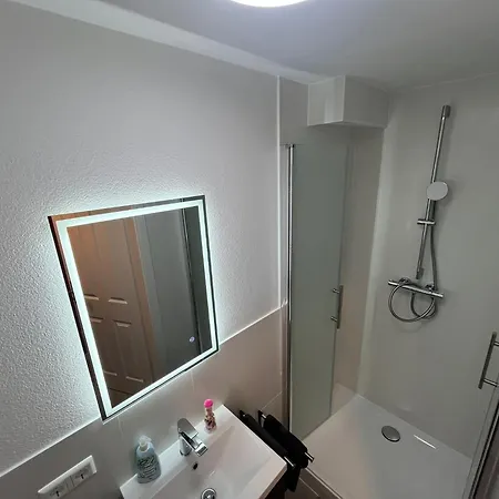 Hub 12 - Mit Balkon Hostal *