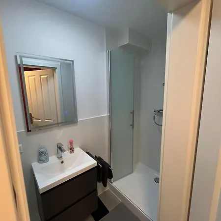 Hub 12 - Mit Balkon Hostal *
