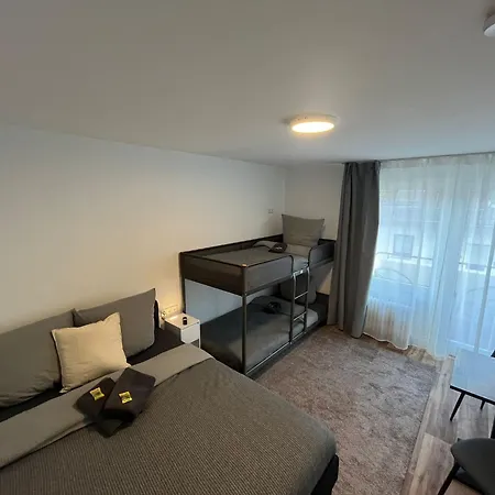 Hostal Hub 12 - Mit Balkon