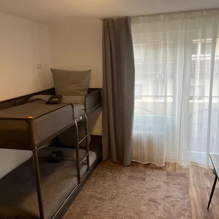 Hostal Hub 12 - Mit Balkon
